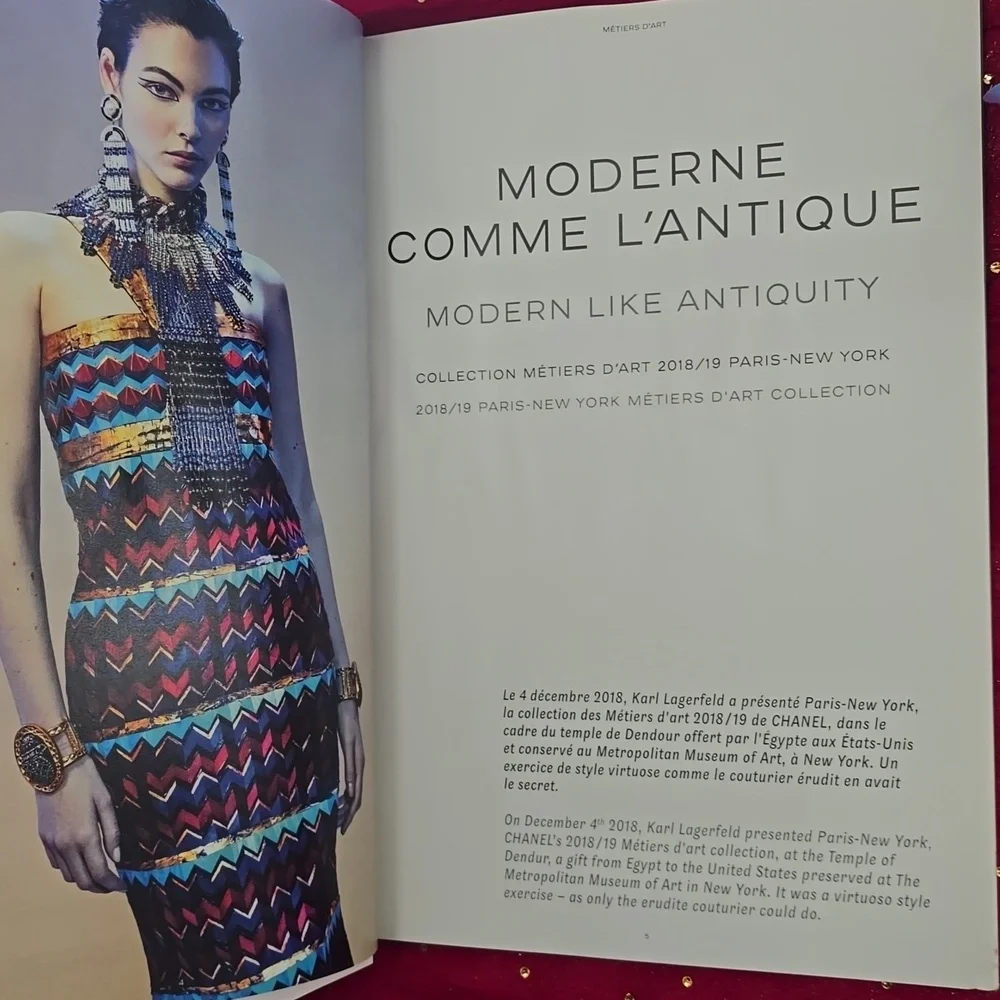 CHANEL Fashion Book Set with Black and White Covers‎